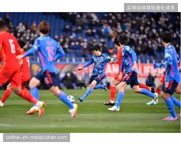 日本队4-2-3-1战术体系日渐成熟，通过双后腰配置与前场灵活换位实现中圈的绝对控制